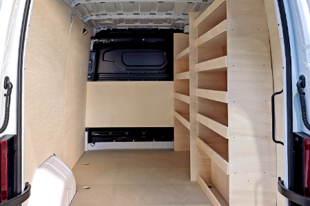 Rangement intérieur pour fourgon avec casiers et étagères
